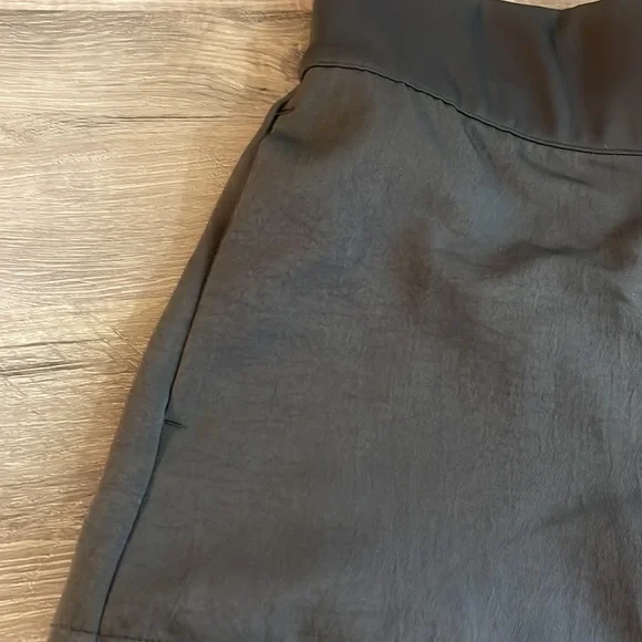 Nike high waisted grey anthracite shorts with pockets, zipped pocket, Large,NWT - Picture 8 of 10